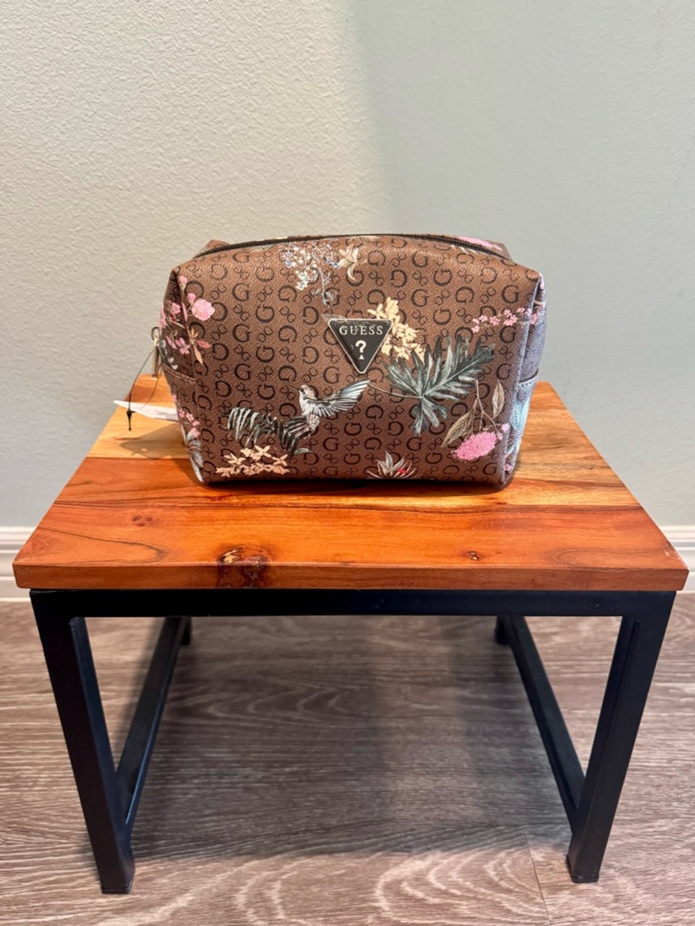 GUESS Cosmetic Bag Floral Cocoa Travel Makeup Pouch Zip Toiletry Case NWT